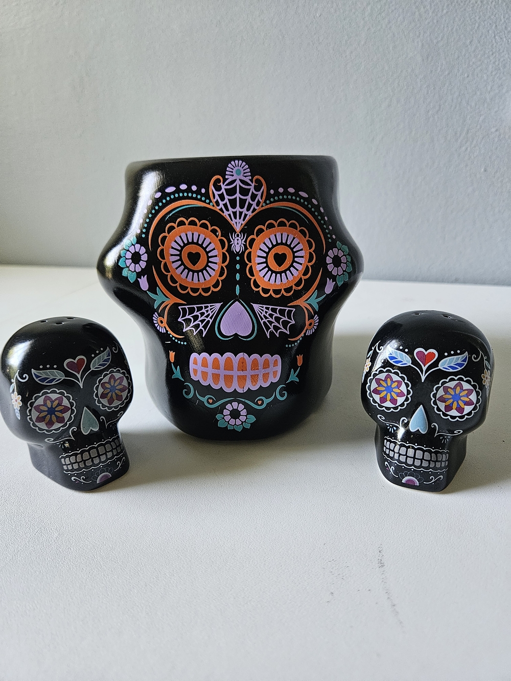 Day of the Dead ceramic sugar skull set, black Base, salt & Pepper Shakers